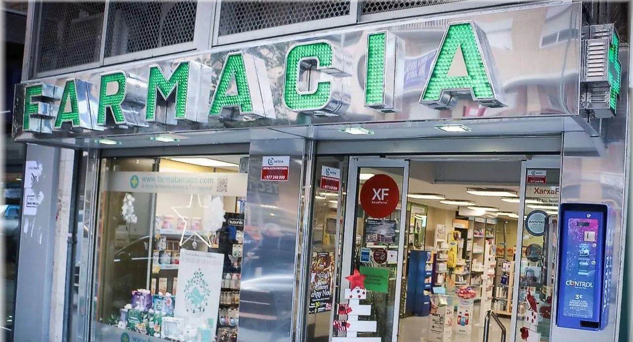 Fachada de la farmacia en la calle Pere Martell, 5 de Tarragona